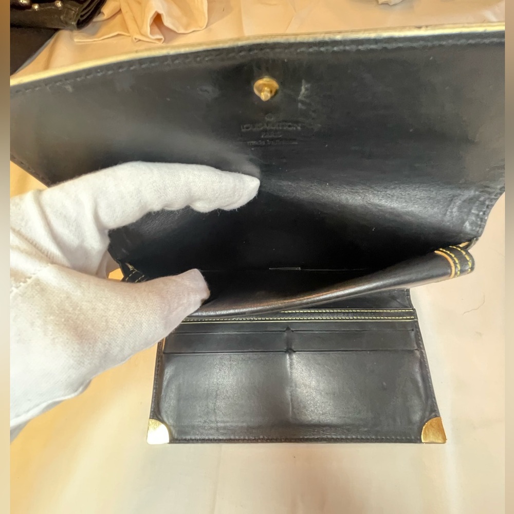 Louis Vuitton Suhali Porte-Trésor International Wallet - Picture 5 of 15